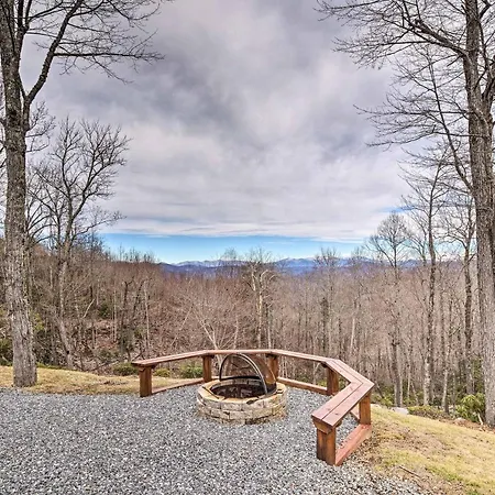 Secluded Black Mountain Cabin With On-Site Pond! Villa